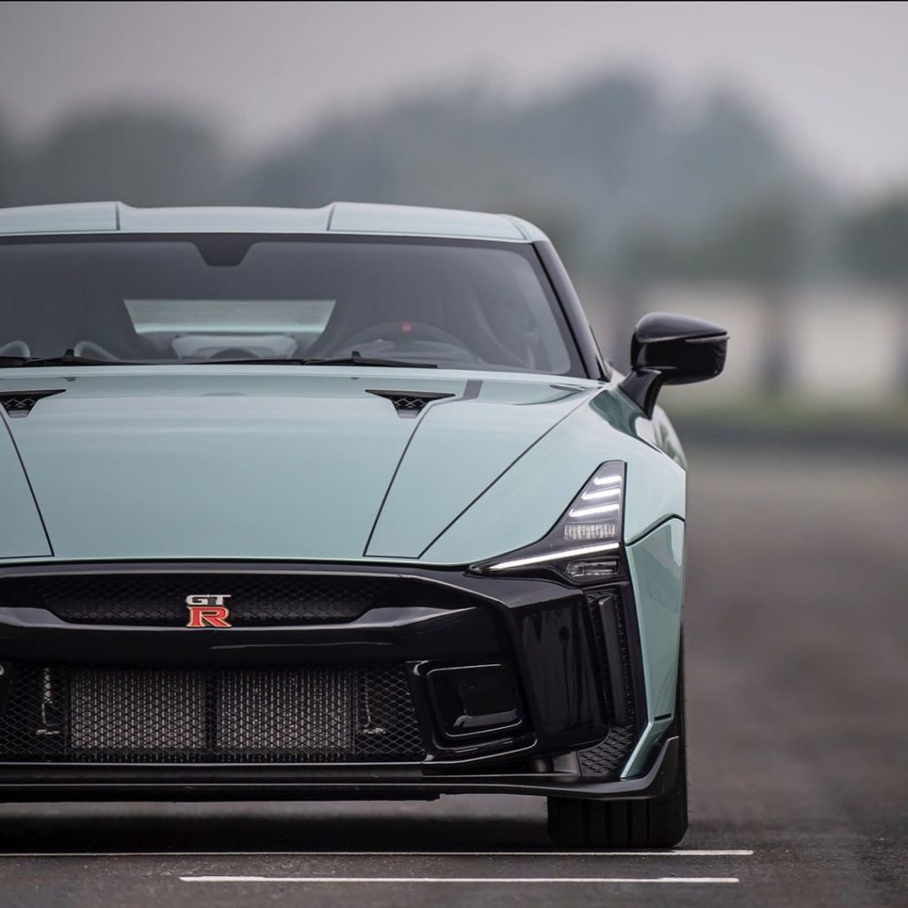 The legend continues. Now wrapped in carbon. An experience tailored only for you...