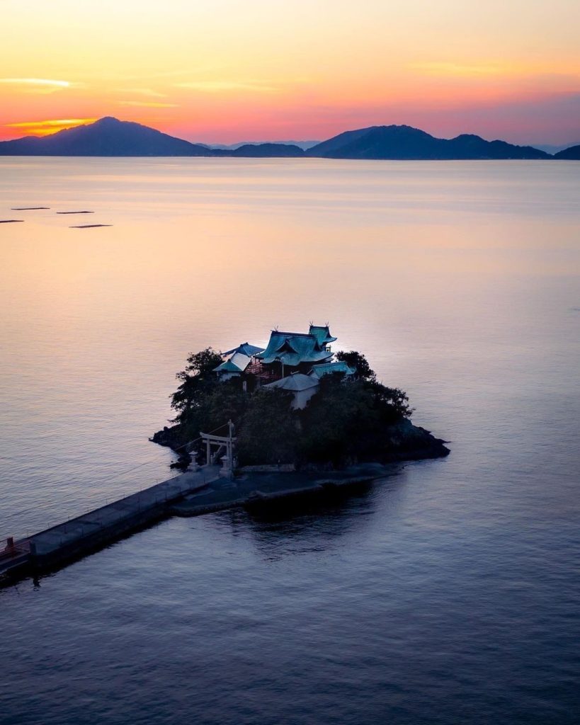 What an incredible view of Tsushima Shrine! Located in Kagawa Prefecture and bui...