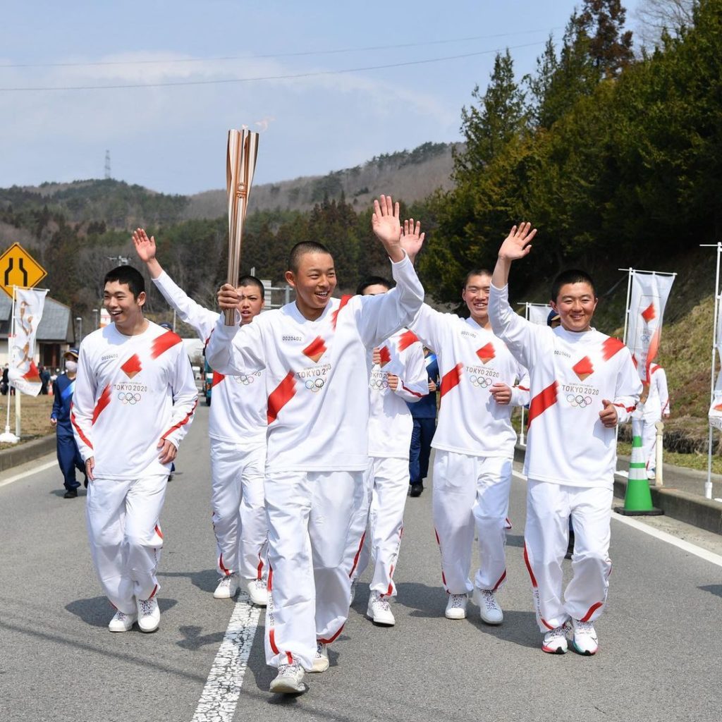 More torch kisses and torch poses, plus three-time winter Olympian ENDO Sho who ...