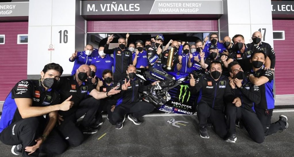 Happy team 

#MonsterYamaha | #MotoGP | #QatarGP | @maverick12official...