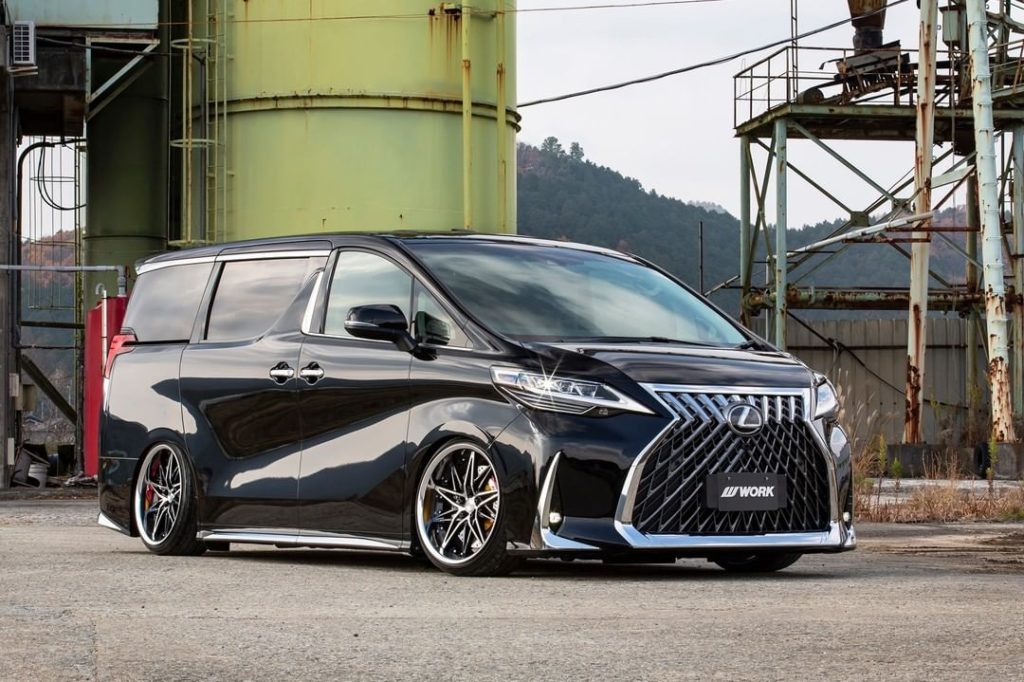 西洋の剣をデザインコンセプトに置くシュヴァートシリーズ、その最新モデルが『SG1』です。
LEXUS LMボディキット装着の兵庫県
@reffectinc 様の...