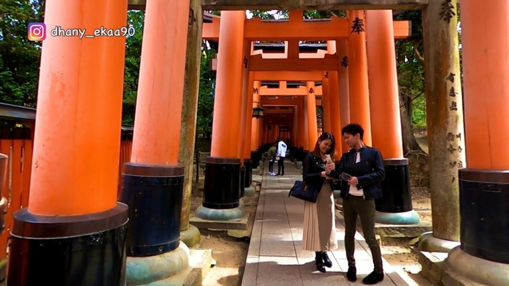 Gerbang Merah Fushimi Inari . Banyak Yang Pacaran [ Jalan Jalan Online ] Blusukan di Kyoto