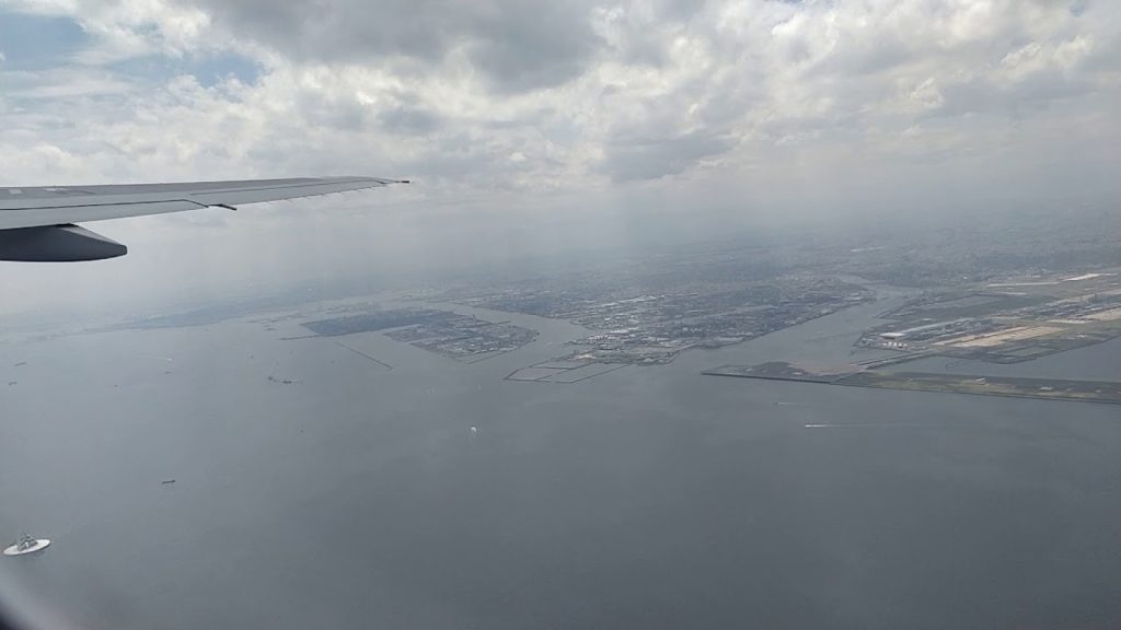 Takeoff from Haneda Airport (Tokyo) to Naha (Okinawa)