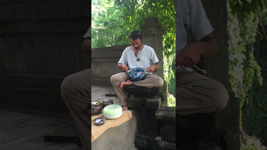 Begpacking? Foreigner sells colourful and unique musical instruments in Bali Indonesia