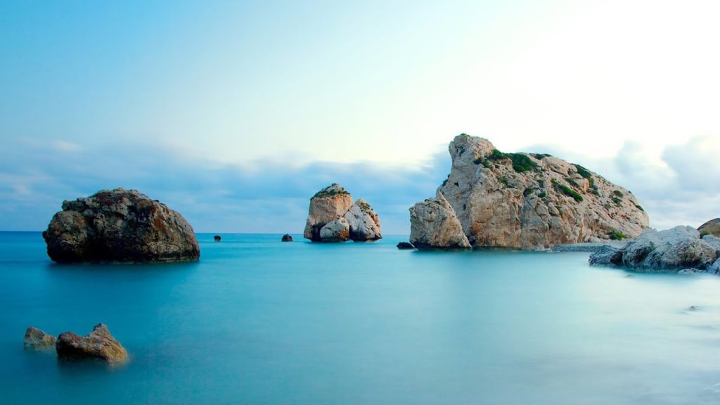 你知道愛神維納斯的故鄉嗎？擁有全世界唯一一個分裂的首都，愛神之島塞浦路斯，Aphrodite's Rock，Baths of Aphrodite，Cyprus，The divided capital