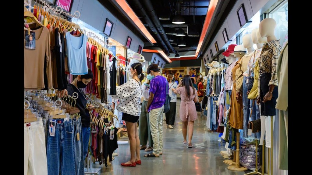 [4K] Walk inside "Union Mall" cheap fashion clothes, Bangkok