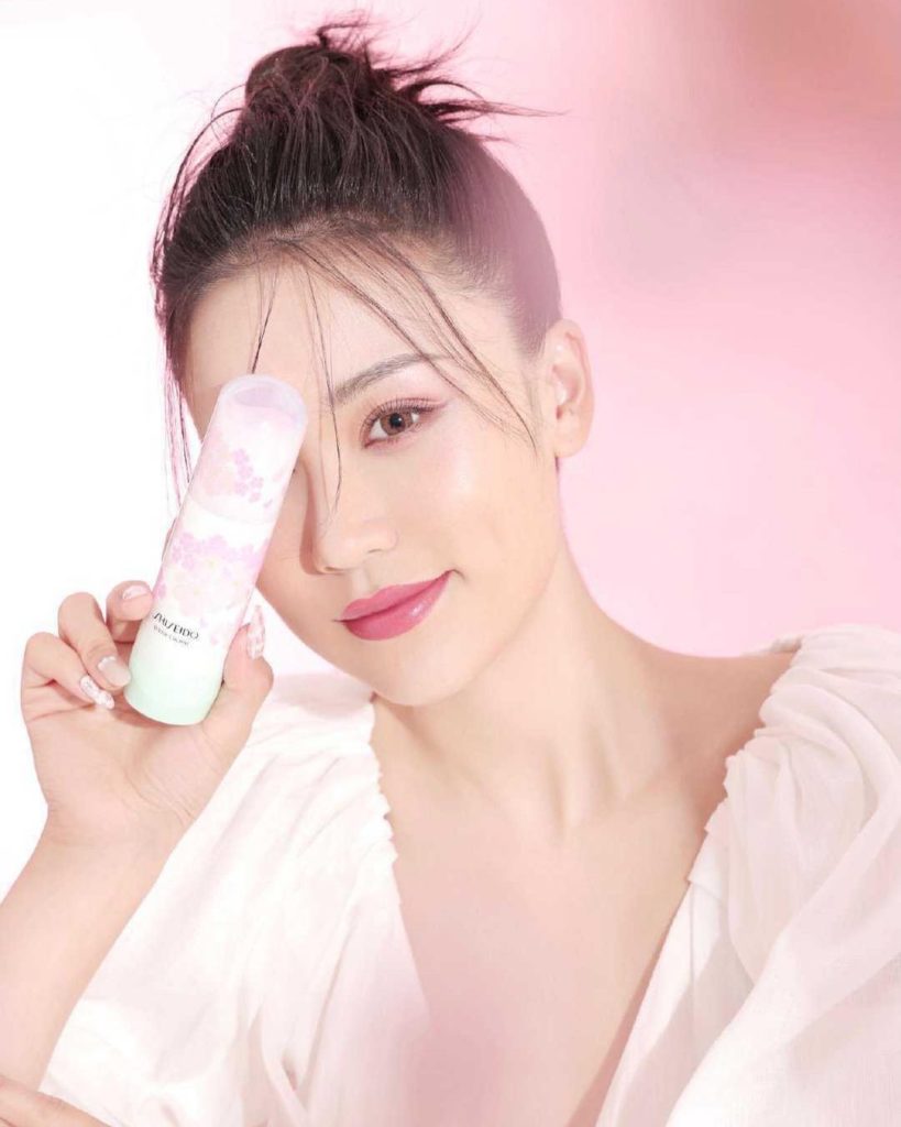 “I’m a #ShiseidoSkincare lover. This White Lucent Illuminating Micro-spot serum ...