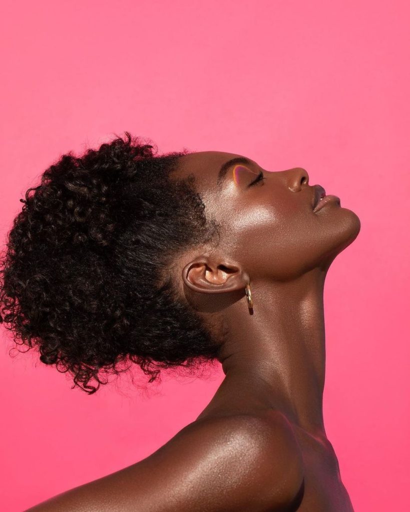 Spring forward with radiance. Makeup artist @hkassel embraces the season with gl...