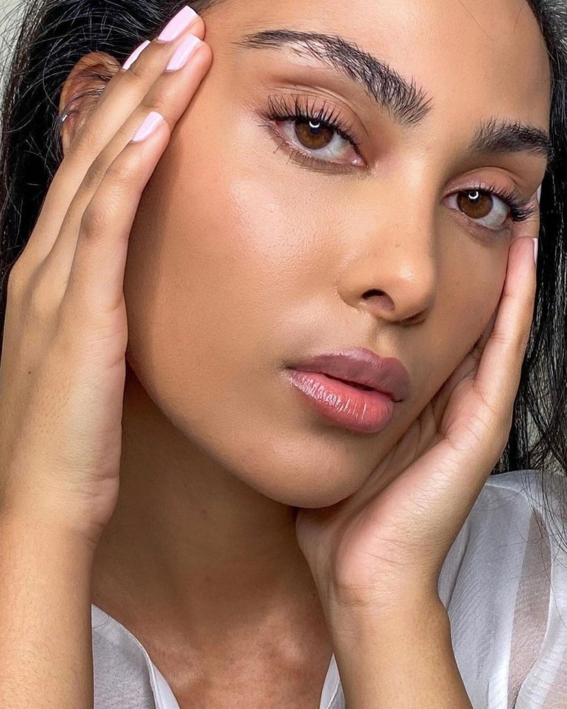 @rafeekalove discovers her best skin in any light with this dynamic duo: SYNCHRO...