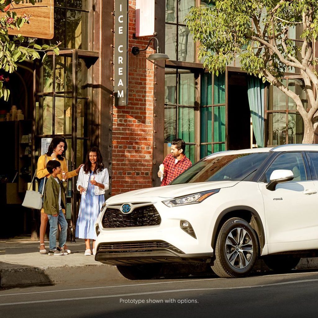 Bringing the family together is our specialty.

#Highlander #Hybrid #LetsGoPlace...