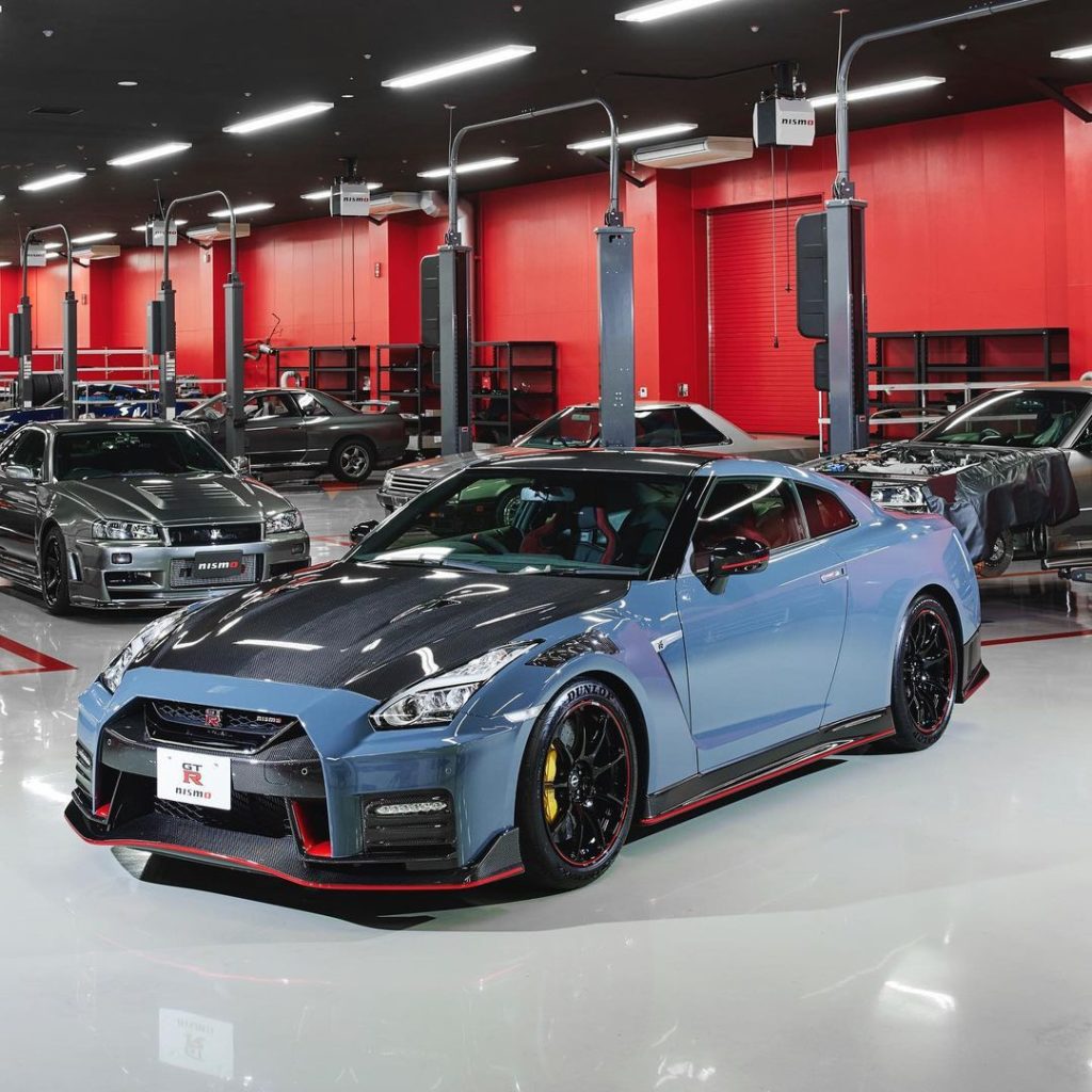#Nissan has unveiled the new #GTR #NISMO featuring an exclusive track-inspired p...
