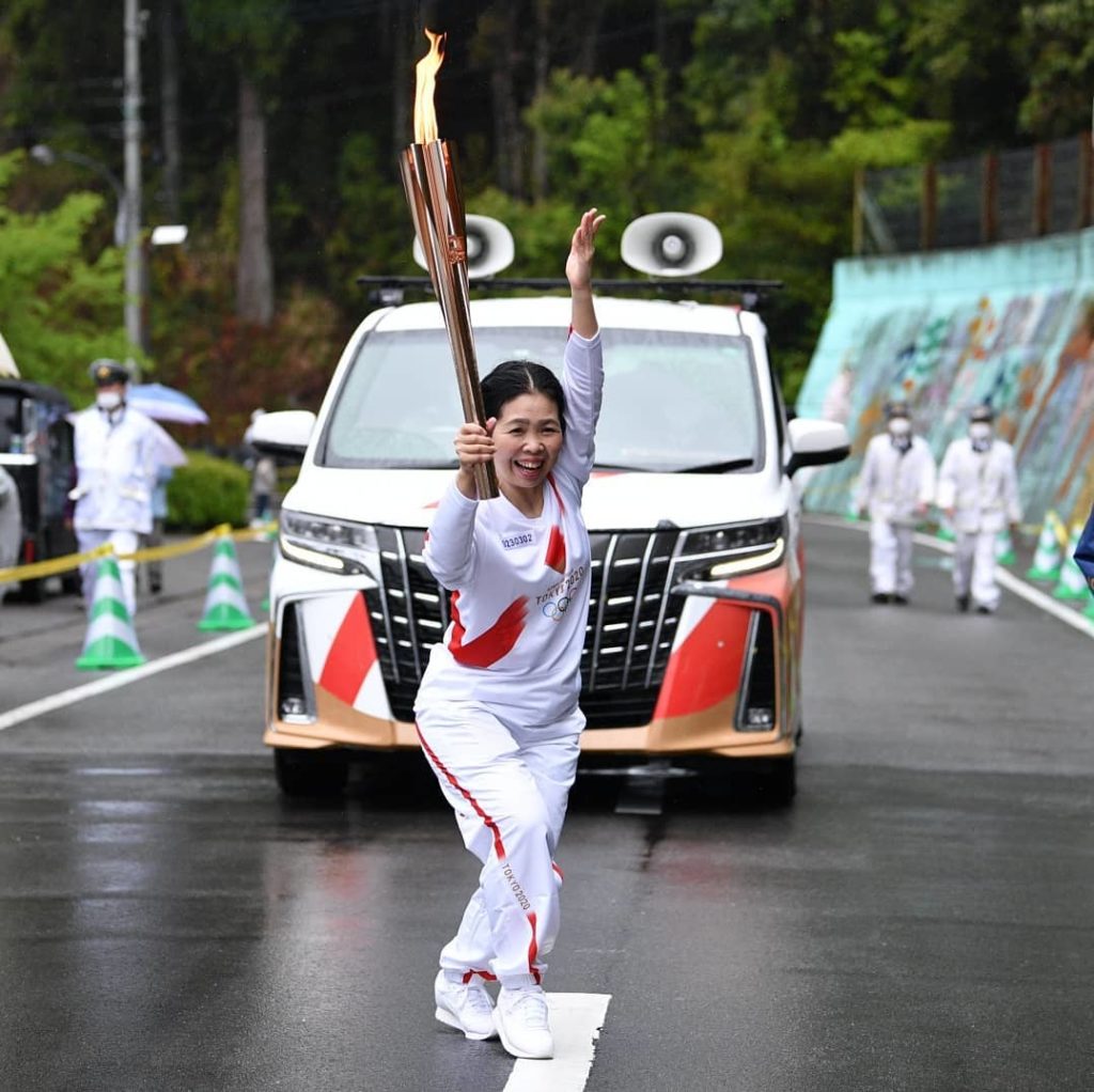 Stories from Tokushima Prefecture!   

 The dancing torchbearer  

SAGIIKE Kiyom...