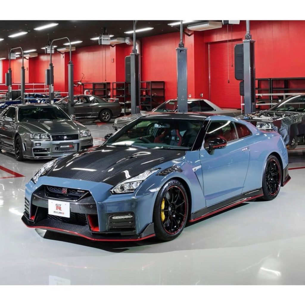 Nissan has just unveiled the new GT-R #NISMO featuring an exclusive track-inspir...