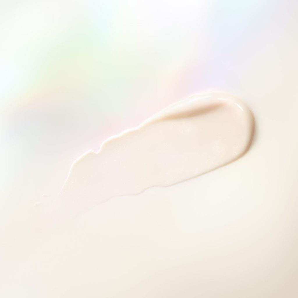 Wrap skin in the rich, velvety texture of our Future Solution LX Total Protectiv...