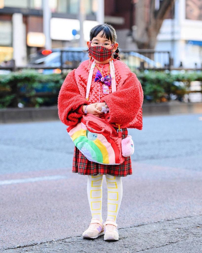 7-year-old Ayuru (@s__s__s__2020) on the street in Harajuku wearing a handmade (...