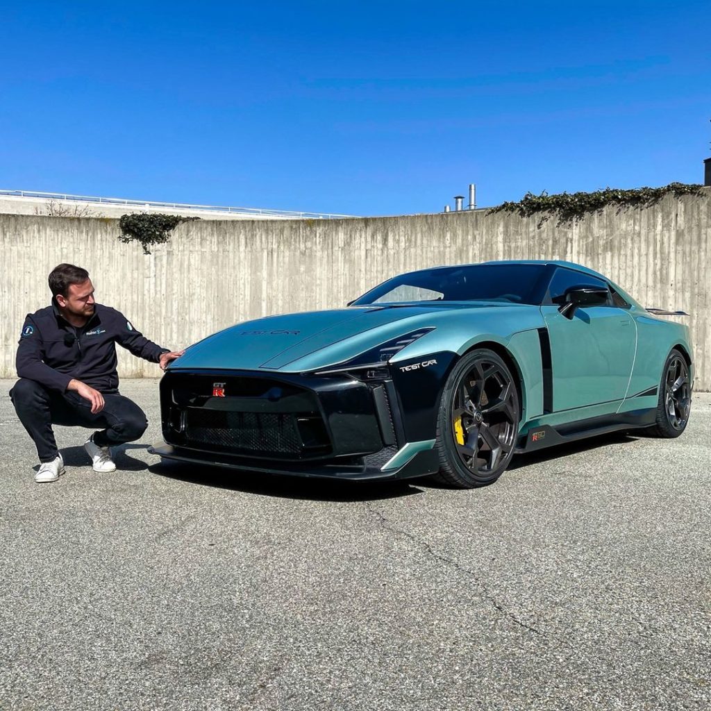 Looks like @Lorenzo.curatti found himself a new best friend. #GTR50 #GTRItaldesi...