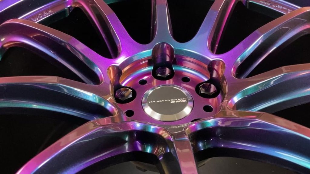 WORKがお薦めするカスタムオーダーの中にあり、見る角度や光の当たり方でいろんな色に変化する魅惑的なカラー“アステリズムブラック”。人と違った個性が光ります。
...