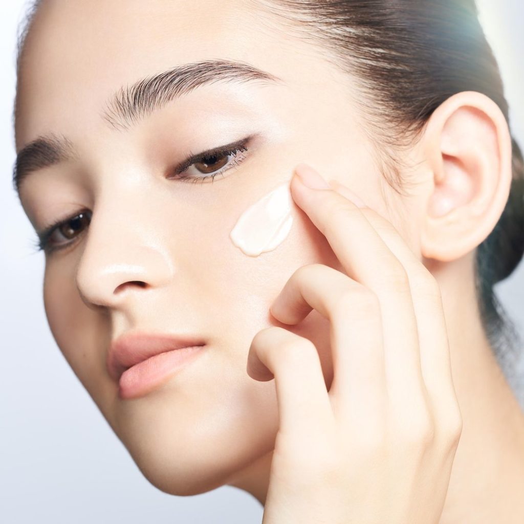 Reveal a more refined complexion by reducing the appearance of wrinkles and visi...