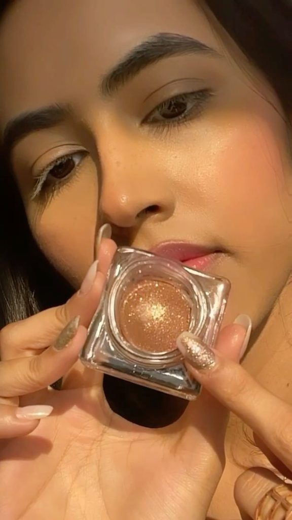 @bestofbeauty29 shows how to get a flushed glow with the ease of your fingertips...