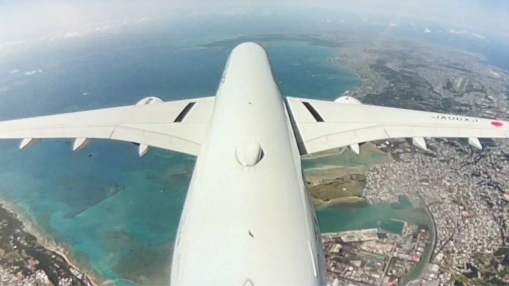 JAL 羽田-那覇 便 Japan Airlines Tokyo Haneda - Okinawa Naha 日本航空 国内線 機内 那覇空港 AIRBUS A350 垂直尾翼 機外カメラ エアバス