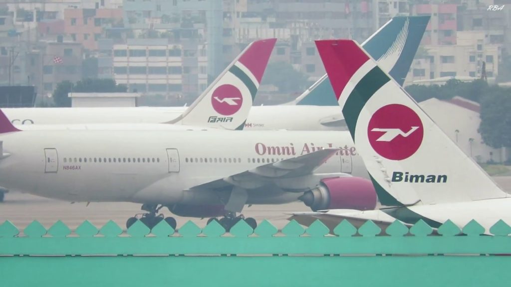 Omni Air 777 get's Kite warning on landing || Planespotting Dhaka