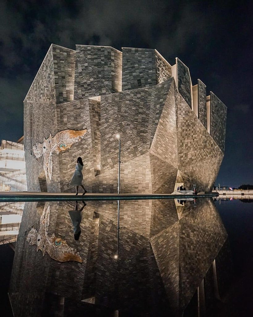 Awesome architecture alert!  This building is the Kadokawa Musashino Museum in ...