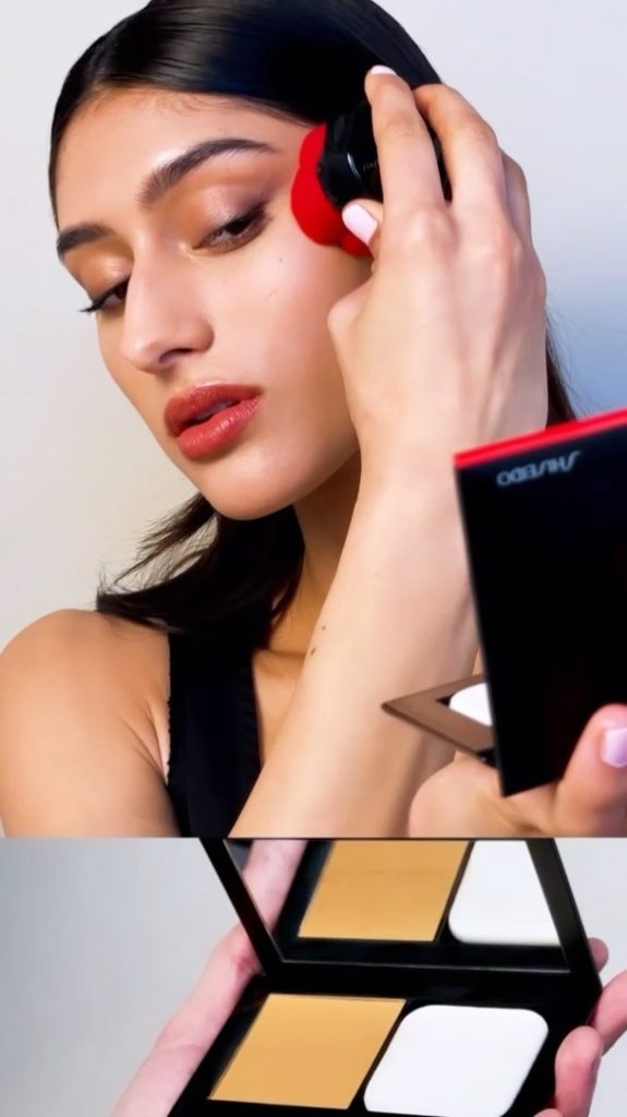 Blur and buff your way to seamless skin by applying the SYNCHRO SKIN SELF-REFRES...