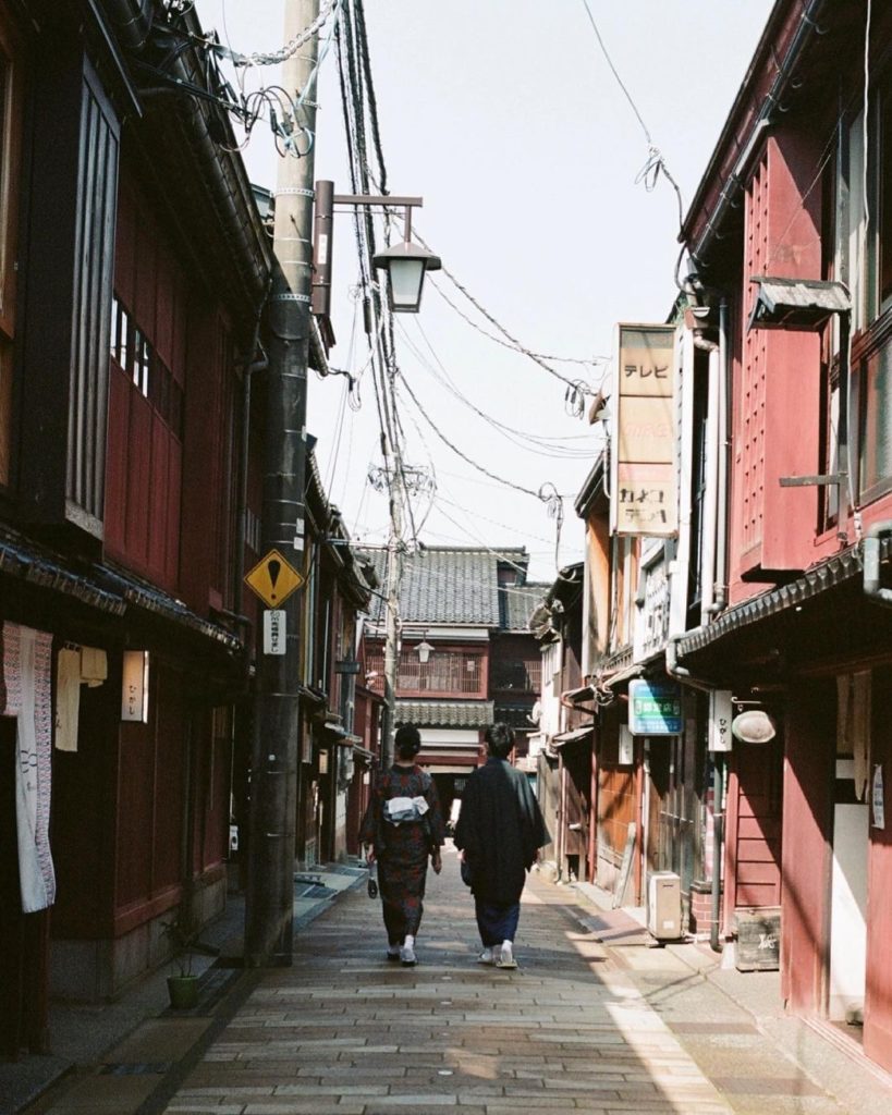 Visit Japan: A wander back through time.
Entering into the Higashi Chaya District of Kanazaw… A wander back through time.
Entering into the Higashi Chaya District of Kanazaw...