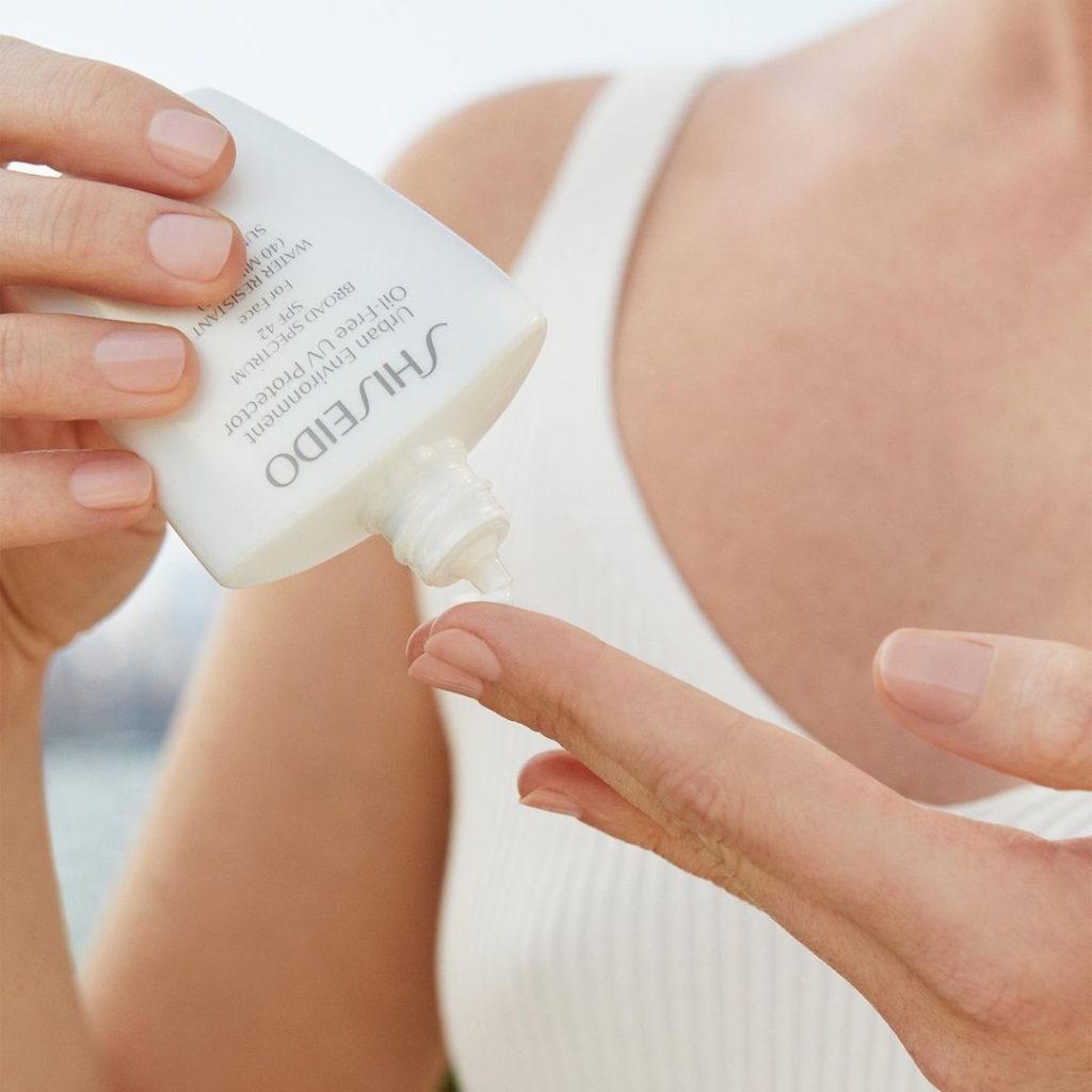 Light to the touch. Urban Environment Oil-Free UV Protector Broad Spectrum Face ...