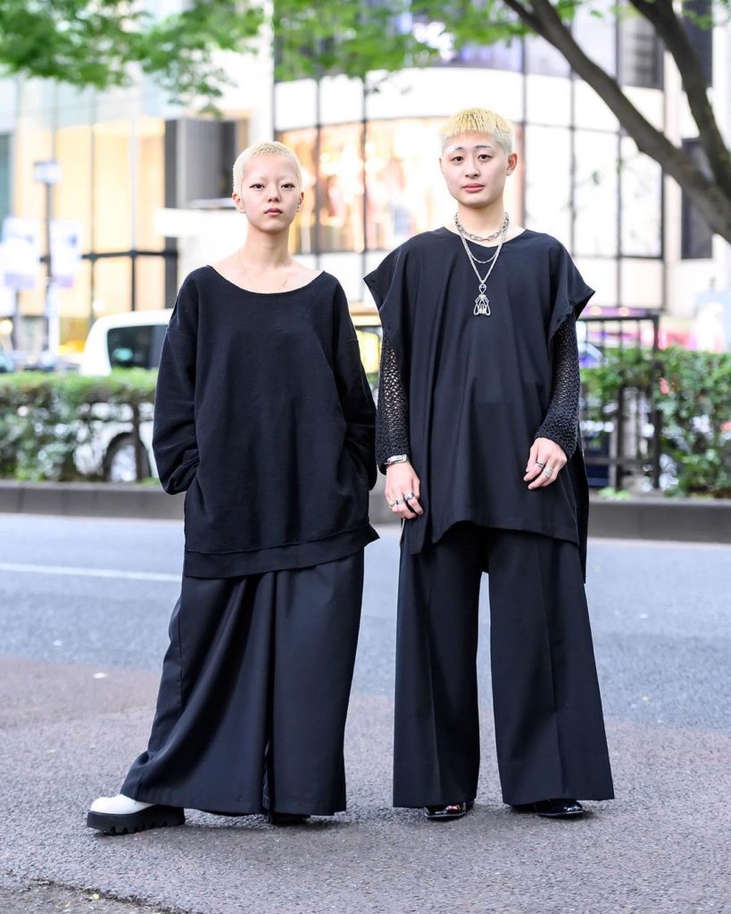 Tokyo Fashion: Minimalist monochrome oversized street styles – worn by up and coming Japanese m… Minimalist monochrome oversized street styles - worn by up and coming Japanese m...