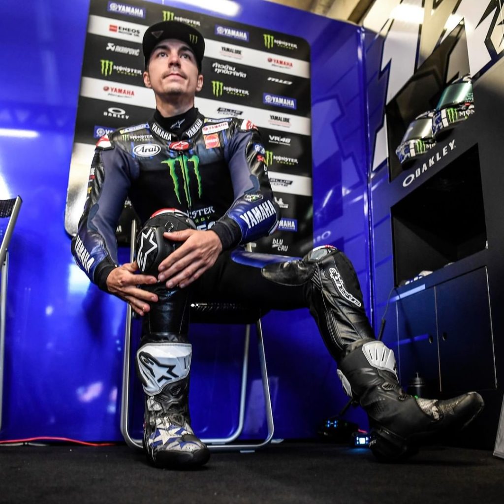 Time for FP2  

#MonsterYamaha | #MotoGP | #FrenchGP | @maverick12official...