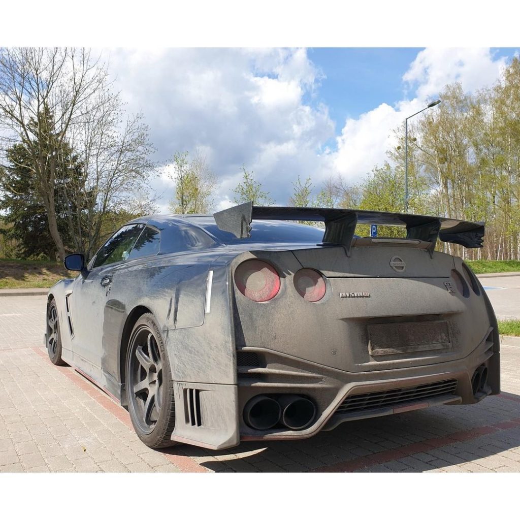 Clean me!  Photo  @autogespot  .
.
.
.
Follow the Crew:  @Nissan_GTR_Lovers
@Cl...