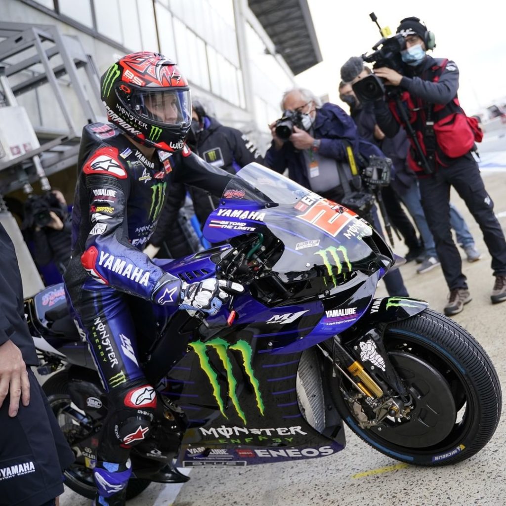 Time to head out on track again for FP3 

#MonsterYamaha | #MotoGP | #FrenchGP...