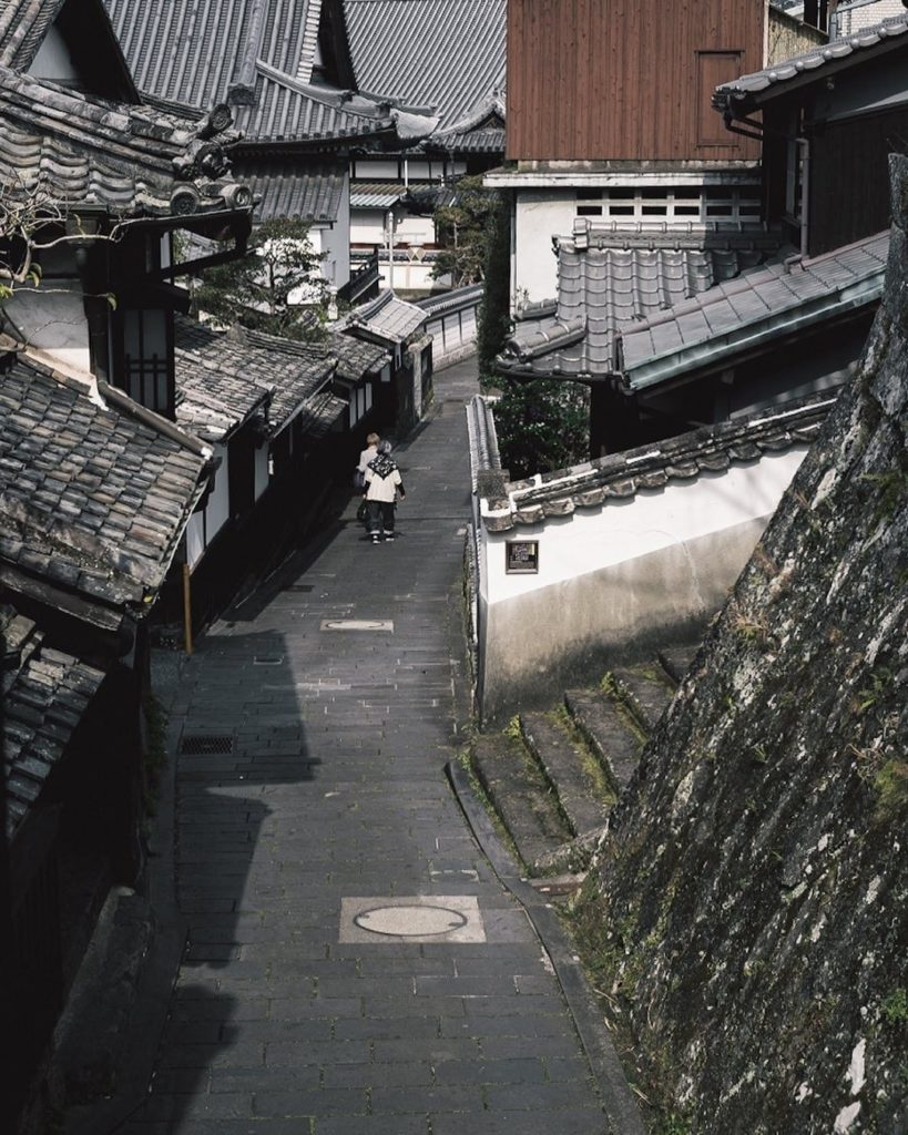 Visit Japan: What path will you take today?
The delightful pathways at Nioza Historical Road … What path will you take today?
The delightful pathways at Nioza Historical Road ...