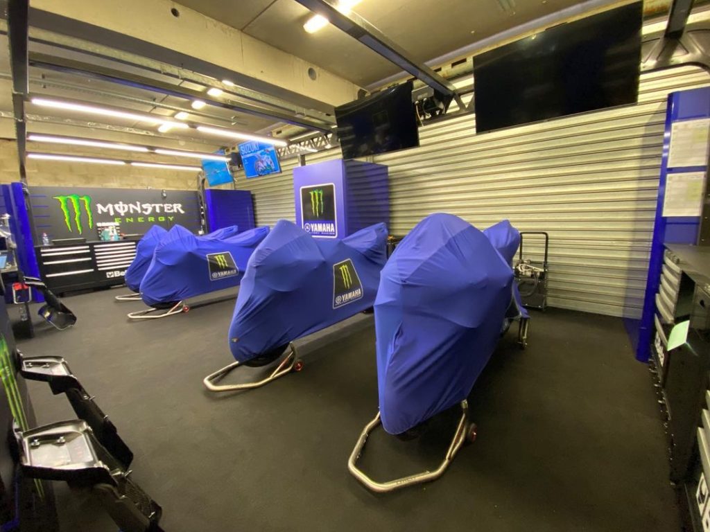 Ready for tomorrow 

Night, night our beautiful M1s  

#MonsterYamaha | #MotoGP ...