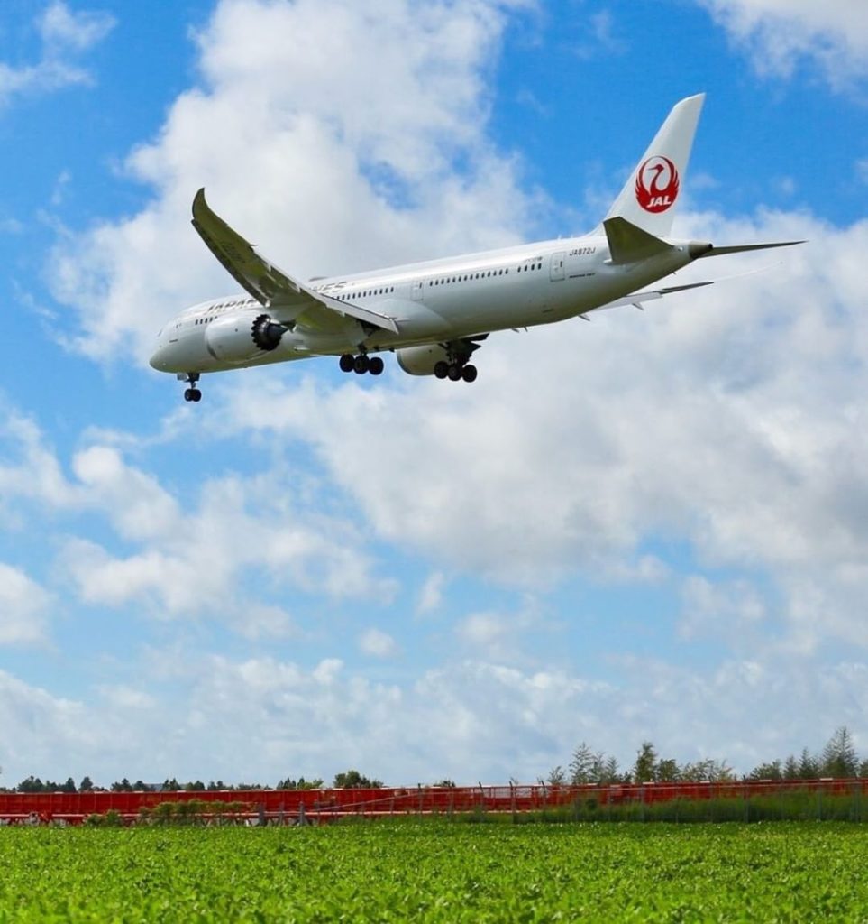 .
Boeing-787 soaring above in the sky.
#PicturePerfectMay

#ボーイング787 も気持ちよさそう
.
...