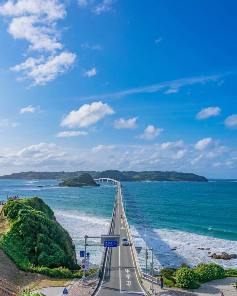 Feeling the cool sea breeze on a lovely sunny day
The panoramic Tsunoshima Ohash...