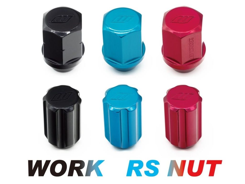 みなさんこんにちは！
今日は、ロックキー付きRSナットセットをご紹介します。
超合金T6材を使用しているのでとても軽量です。
カラーバリエーションも3色、ロック...