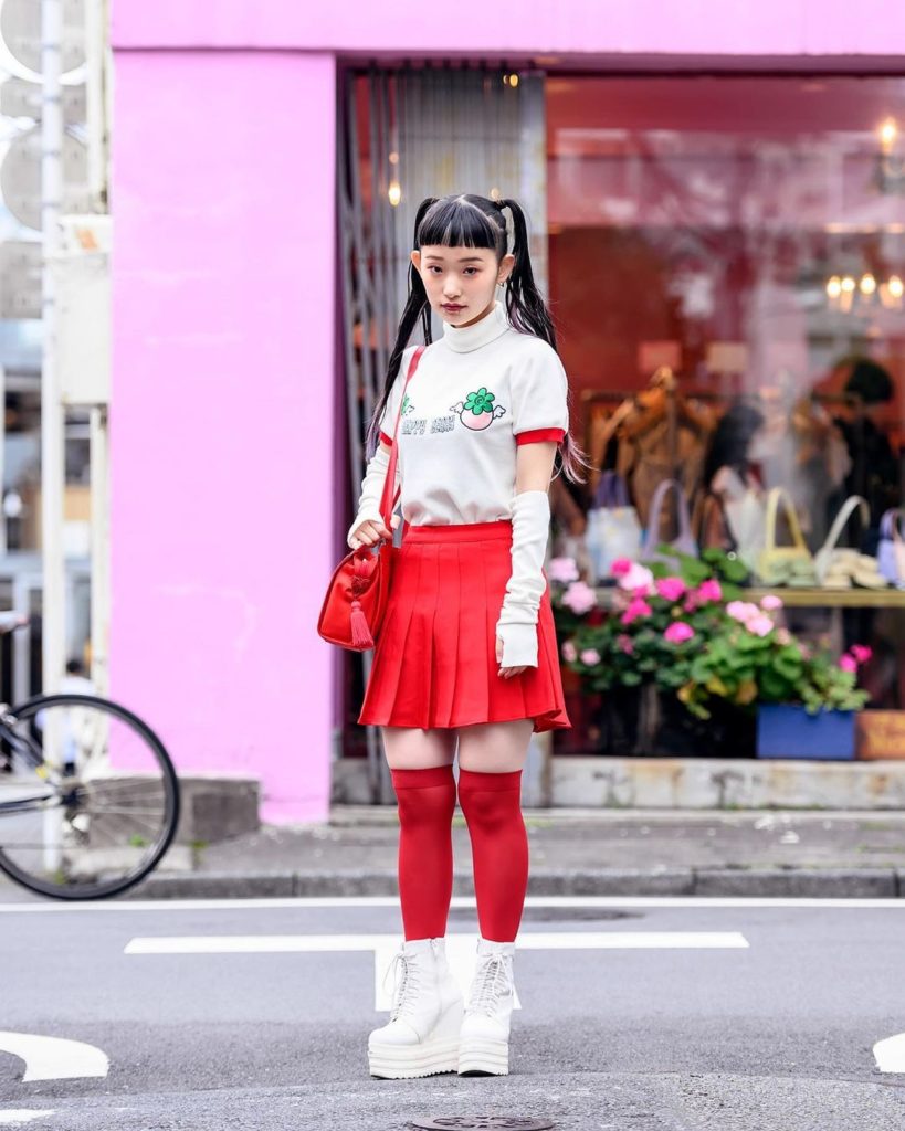 Twin-tailed and pierced Utaha (@utaha.89) on the street in Harajuku wearing a "H...