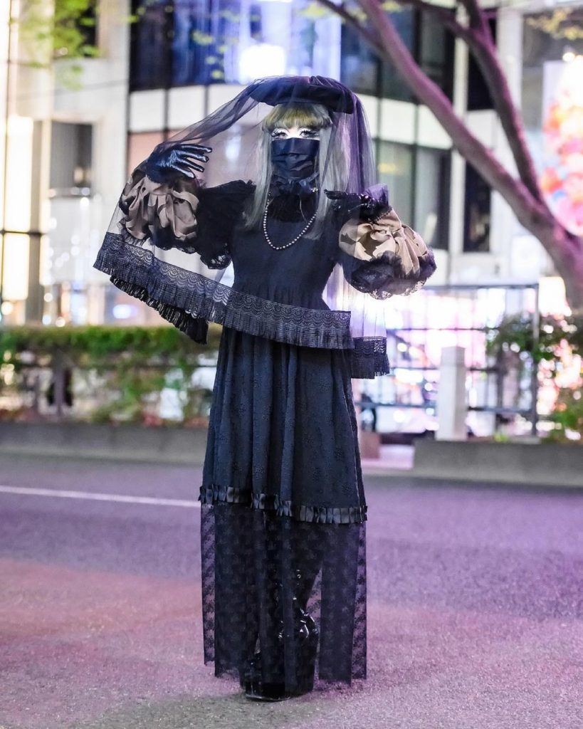 Japanese shironuri artist Minori (@minori00mon) on the street in Harajuku wearin...