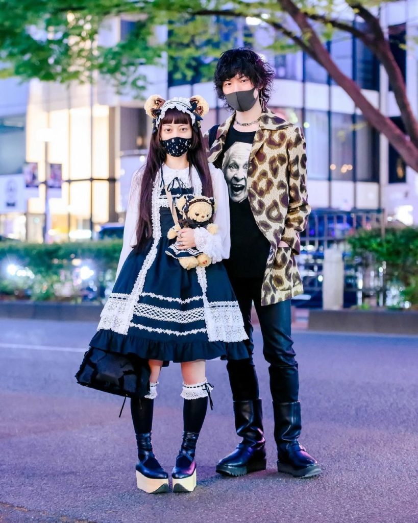 Tokyo Fashion: Married Japanese couple Saki (@vivixs) and Kazuki (@kzk430) – known in the Tok… Married Japanese couple Saki (@vivi_x_s) and Kazuki (@kzk430) - known in the Tok...
