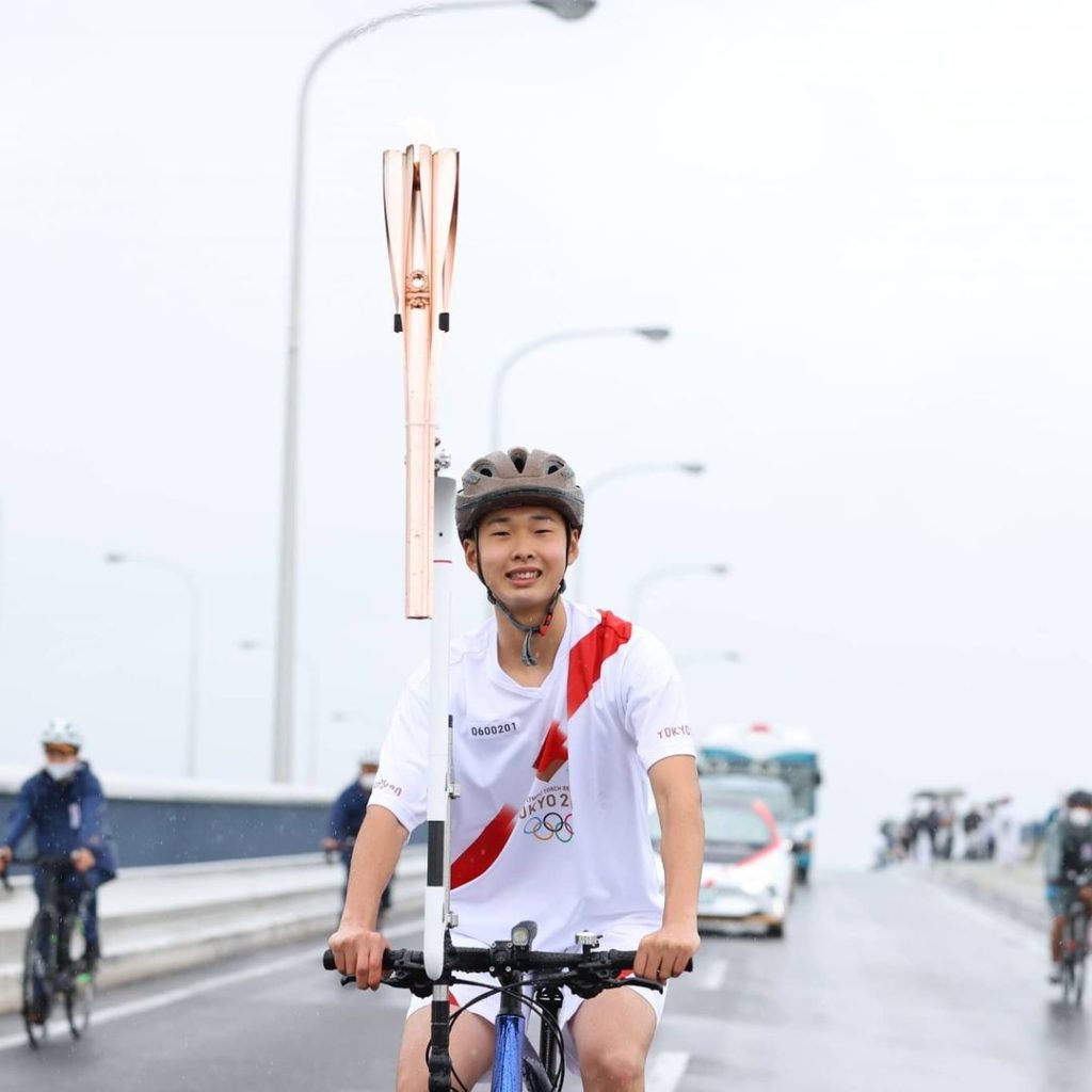 Stories from Shiga Prefecture! 

 The Olympic flame is on a bicycle 

The #Olymp...
