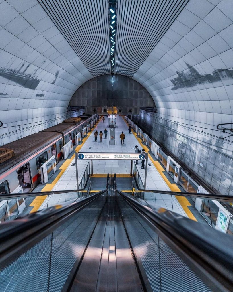 Motomachi-Chukagai Station provides convenient access to many popular destinatio...
