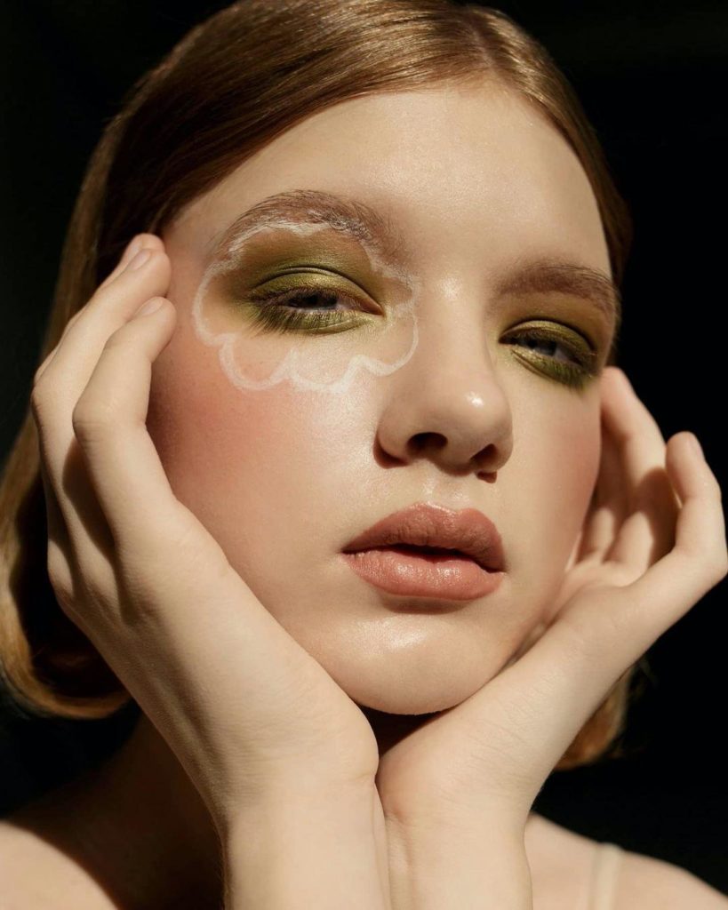 SHISEIDO: File under: flower power. Recreate this look by @nas_mus using Kajal InkArtist i… File under: flower power. Recreate this look by @nas_mus using Kajal InkArtist i...