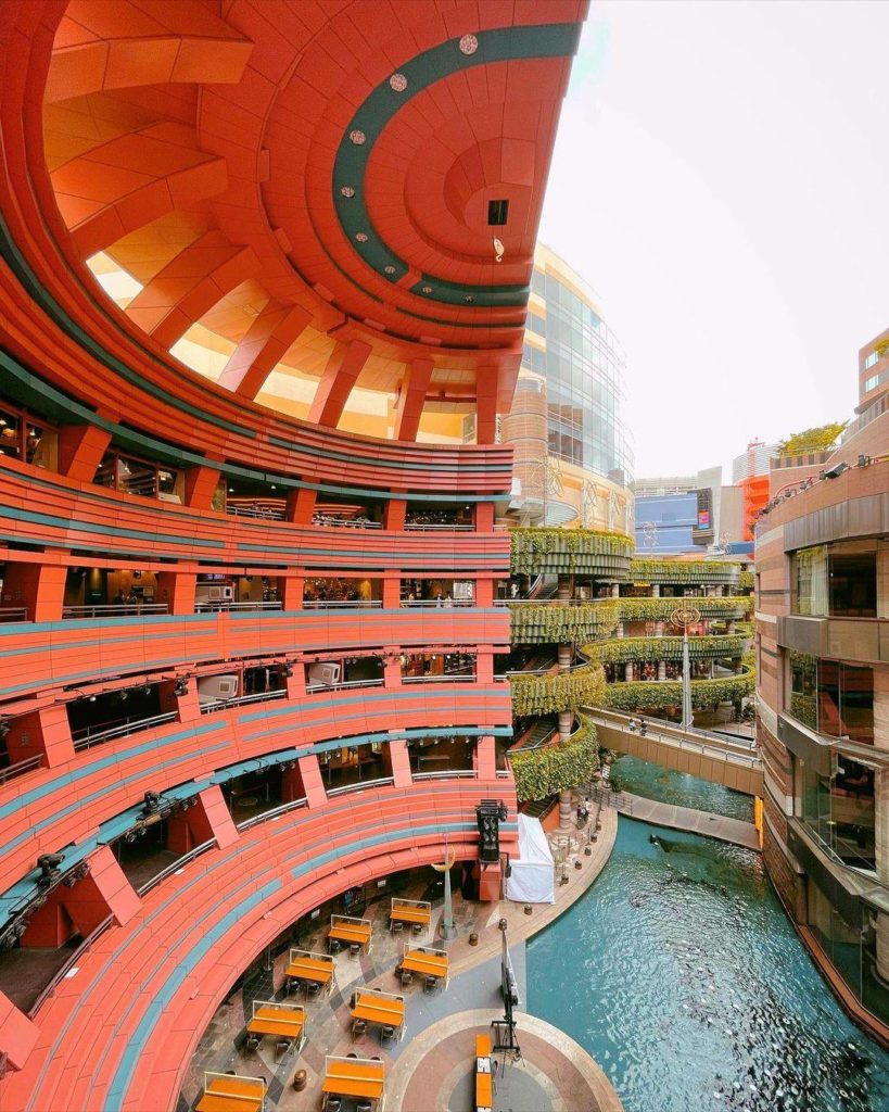 Another  awesome architecture alert , this time in Fukuoka! The Canal City Hakat...