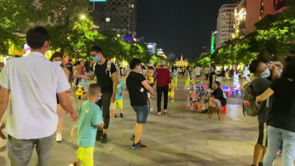 See How Busy Saigon's Nguyen Hue Walking Street Was on Reunification Day!
