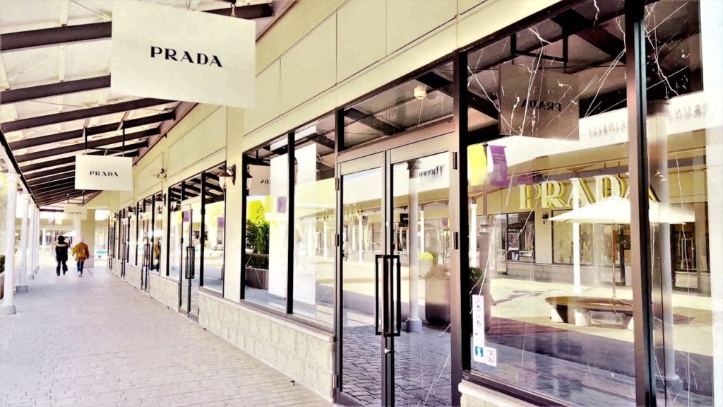 【4KHDR】神戸三田プレミアム・アウトレットのウインドウショッピング A window shopping in KOBE-SANDA PREMIUM OUTLETS in Kobe in Japan 【4KHDR】神戸三田プレミアム・アウトレットのウインドウショッピング A window shopping in KOBE-SANDA PREMIUM OUTLETS in Kobe in Japan