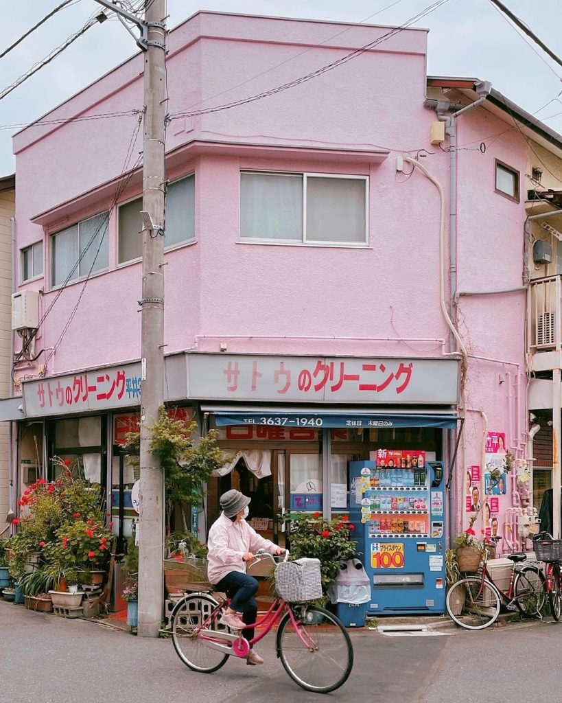 A pretty in pink Tokyo is the perfect way to start a Monday! 
: @courtneyschef...