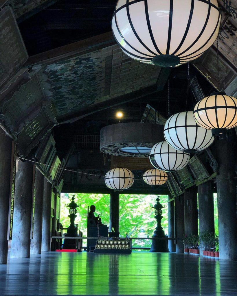 Vivid greenery at Nara's Hasedera Temple 
: @vnga0088
-----⁣⠀
#Nara, #Japan
.⁣⠀
...