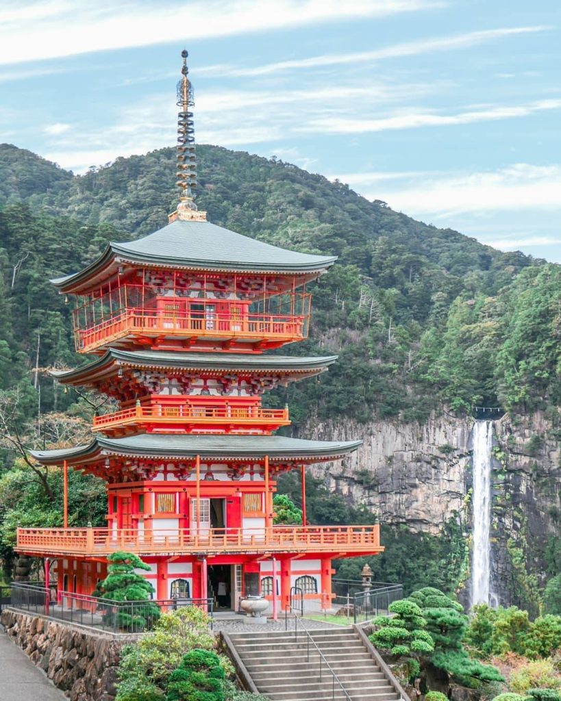 Japan Travel: Today is International Waterfall Day, and what better way to celebrate it than w… Today is International Waterfall Day, and what better way to celebrate it than w...